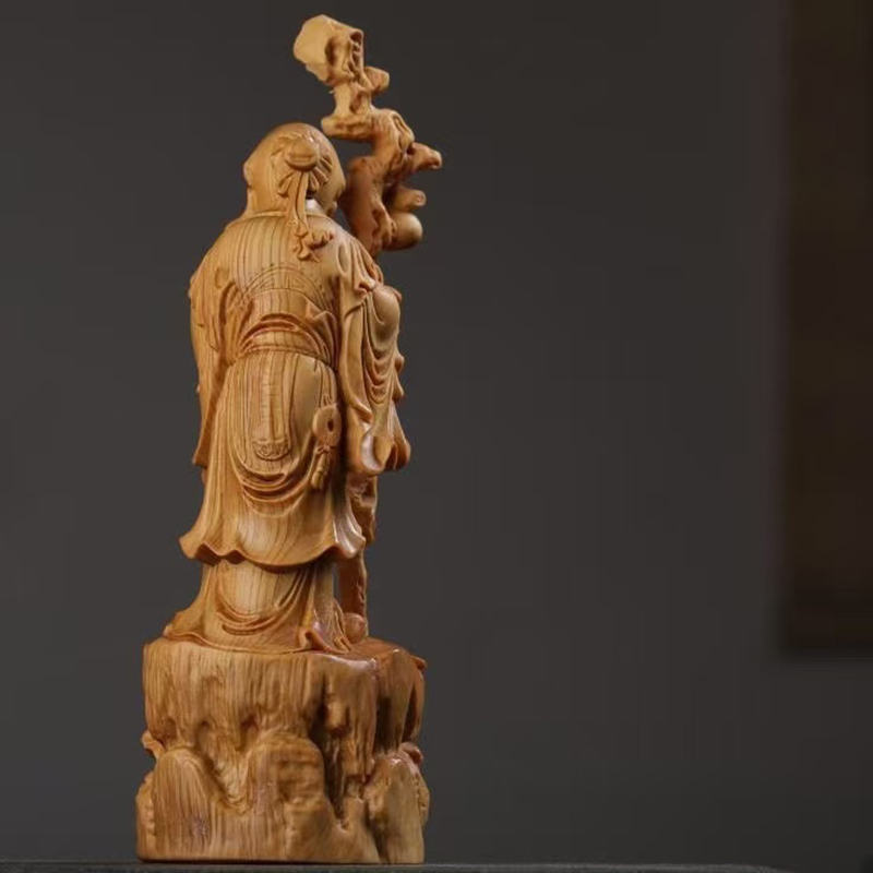 中国の伝統的な長寿の象徴であるヒノキの置物 - 神話の人物像 - Longevity Health & Wellness Hotel のレビューと価格